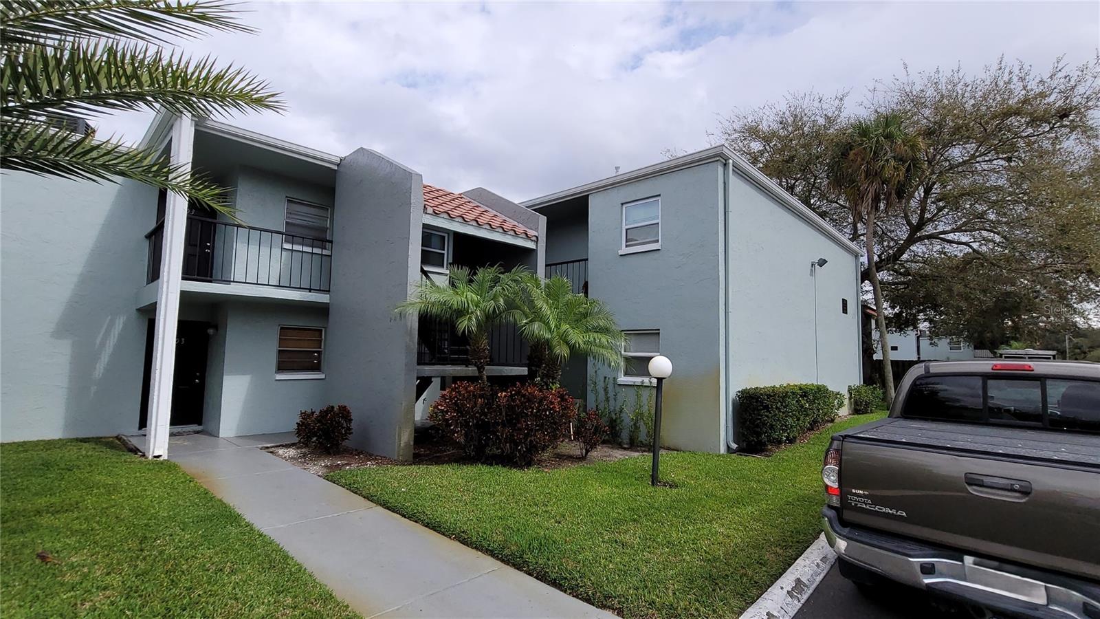 Spacious 1 Bed / 1 Bath Condo Near USF – Renovated & Move-In Ready!
This beautifully updated first-floor unit in the desirable Somerset Park Condominium community offers comfort, convenience, and great value. With new flooring, updated appliances, cabinetry, A/C, and water heater, this condo is both stylish and functional. The bright, open layout provides plenty of natural light and a comfortable living space. Located just minutes from USF, New Tampa, shopping, dining, and only 15 minutes from Wiregrass Mall, it's a perfect fit for students, professionals, or investors. Don’t miss this move-in-ready gem!