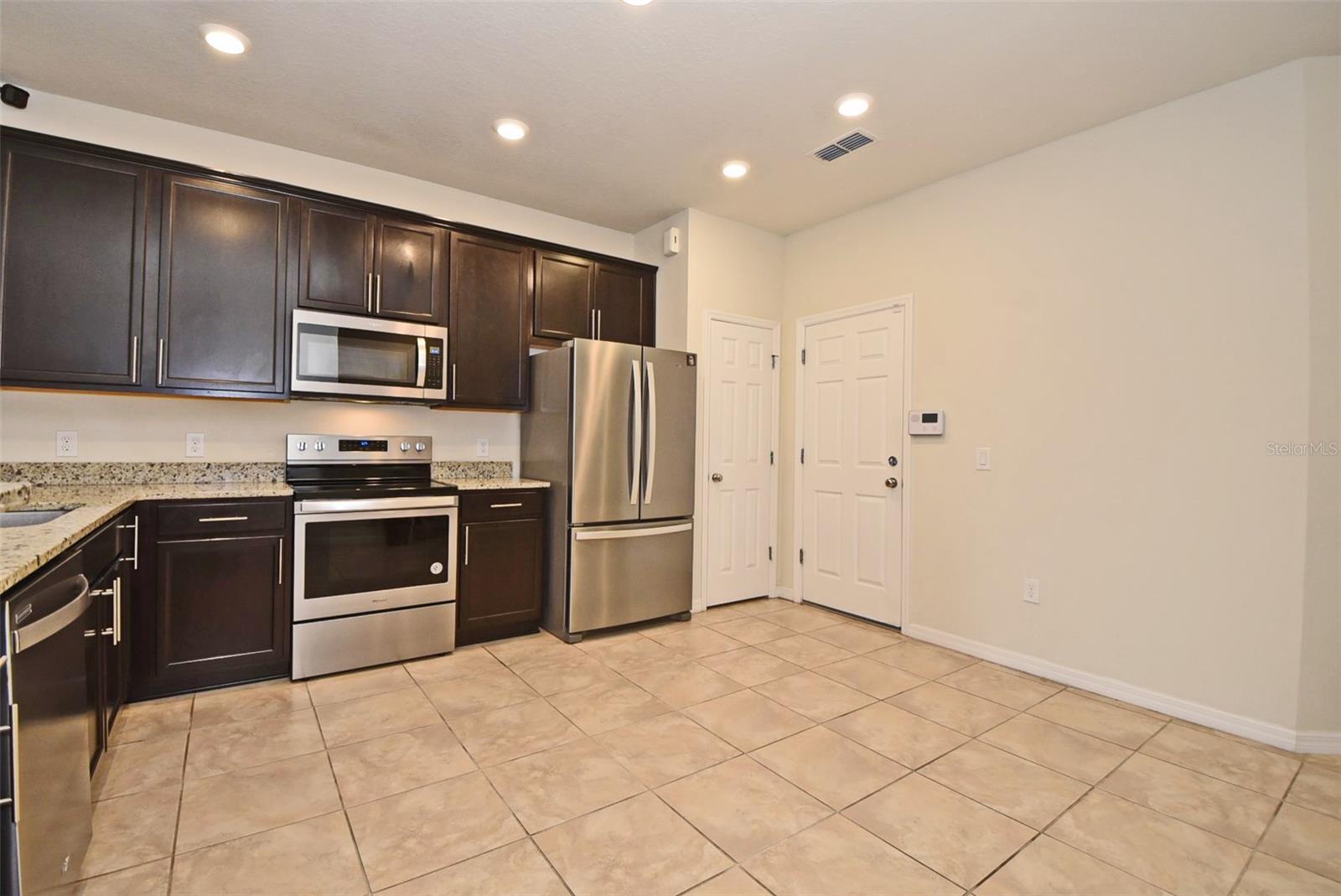 SOMERSET CROSSINGS - Residential Lease