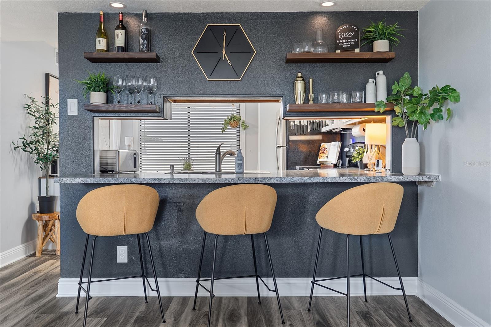 200 INTERNATIONAL DR 716