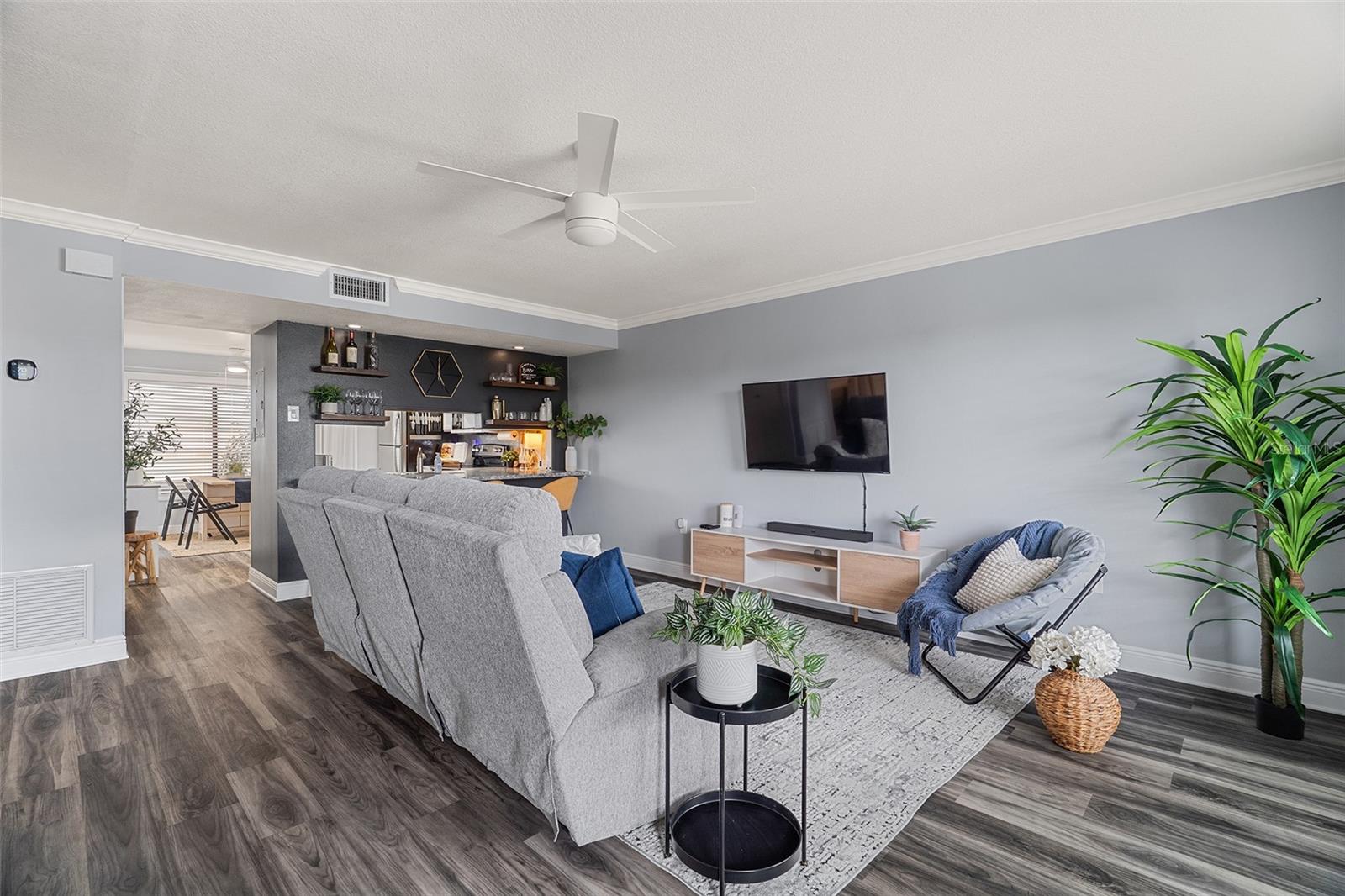 200 INTERNATIONAL DR 716