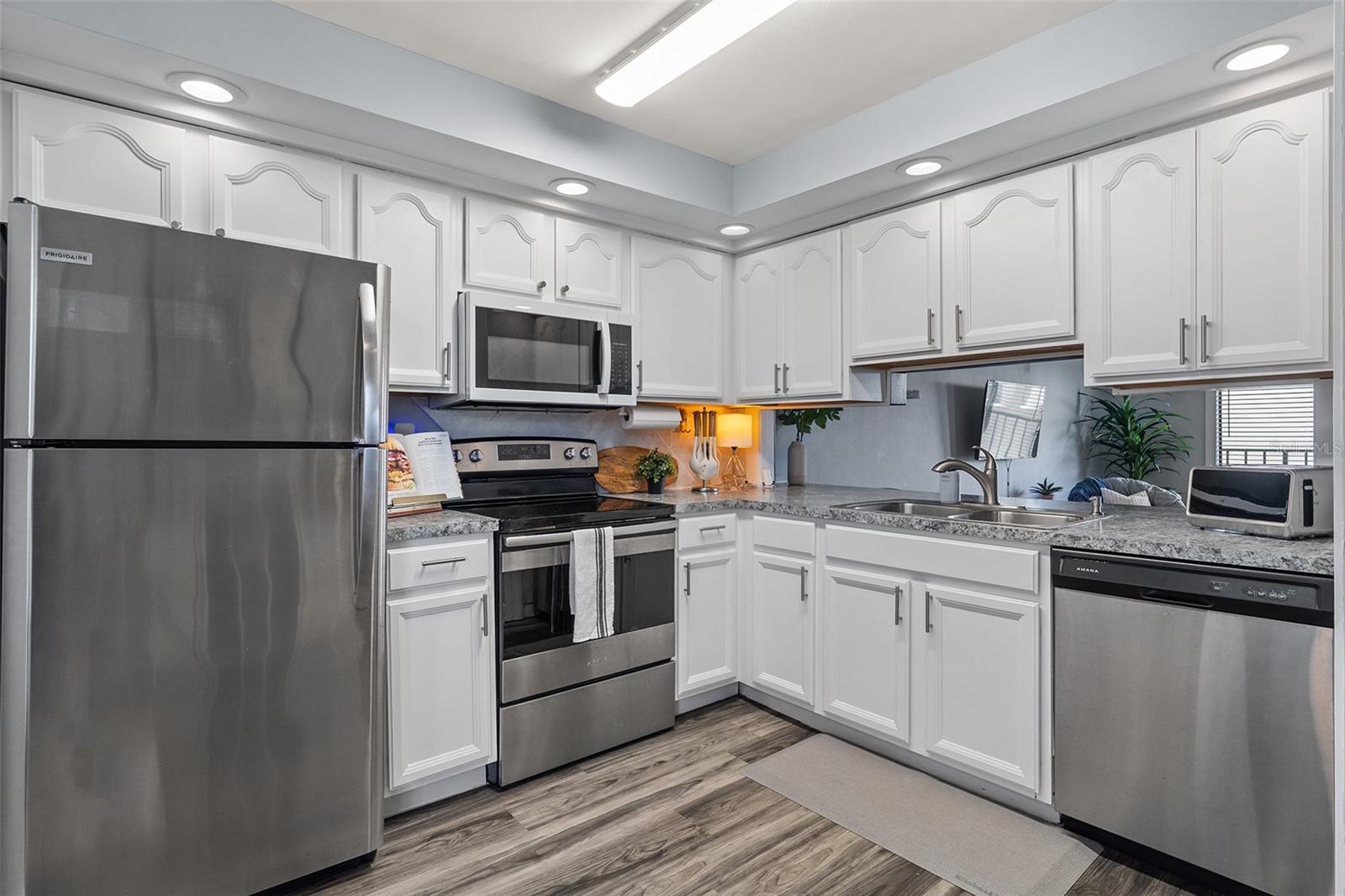 CANAVERAL BAY CONDO PH VII - Residential