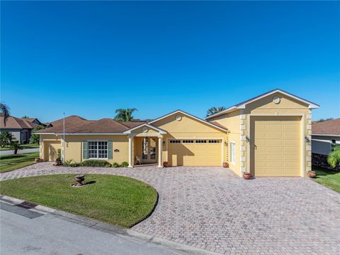 A home in LAKE WALES