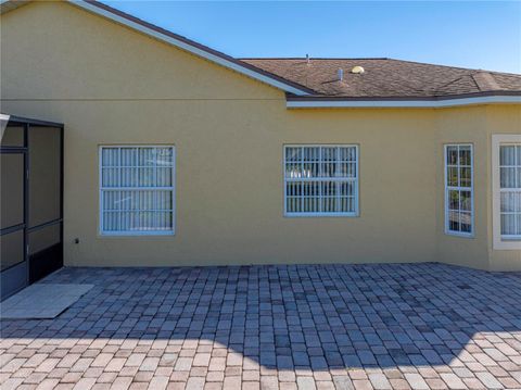 A home in LAKE WALES