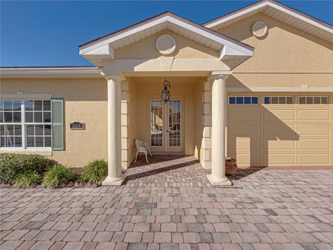 A home in LAKE WALES