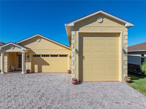 A home in LAKE WALES