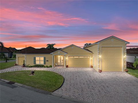 A home in LAKE WALES