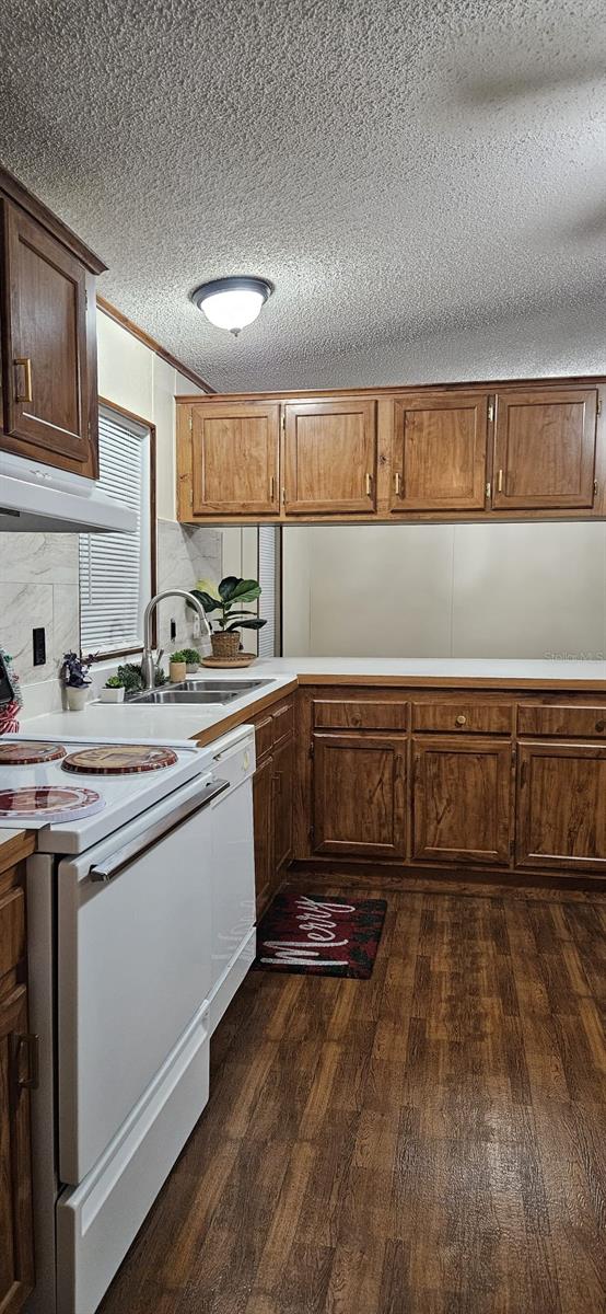 VILLAGE UNIT 03 LAKELAND - Residential Lease