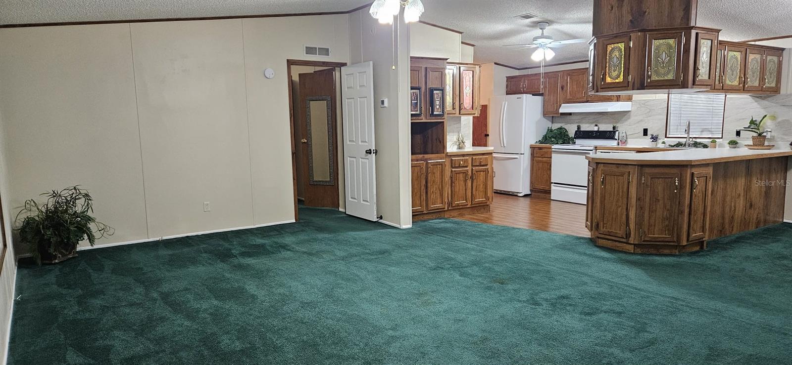 VILLAGE UNIT 03 LAKELAND - Residential Lease