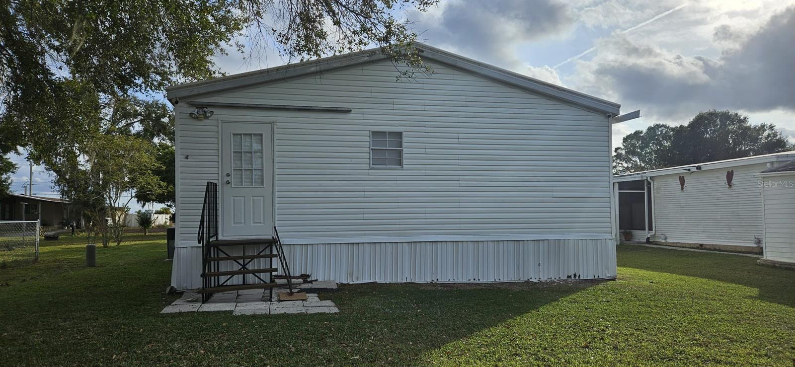 VILLAGE UNIT 03 LAKELAND - Residential Lease