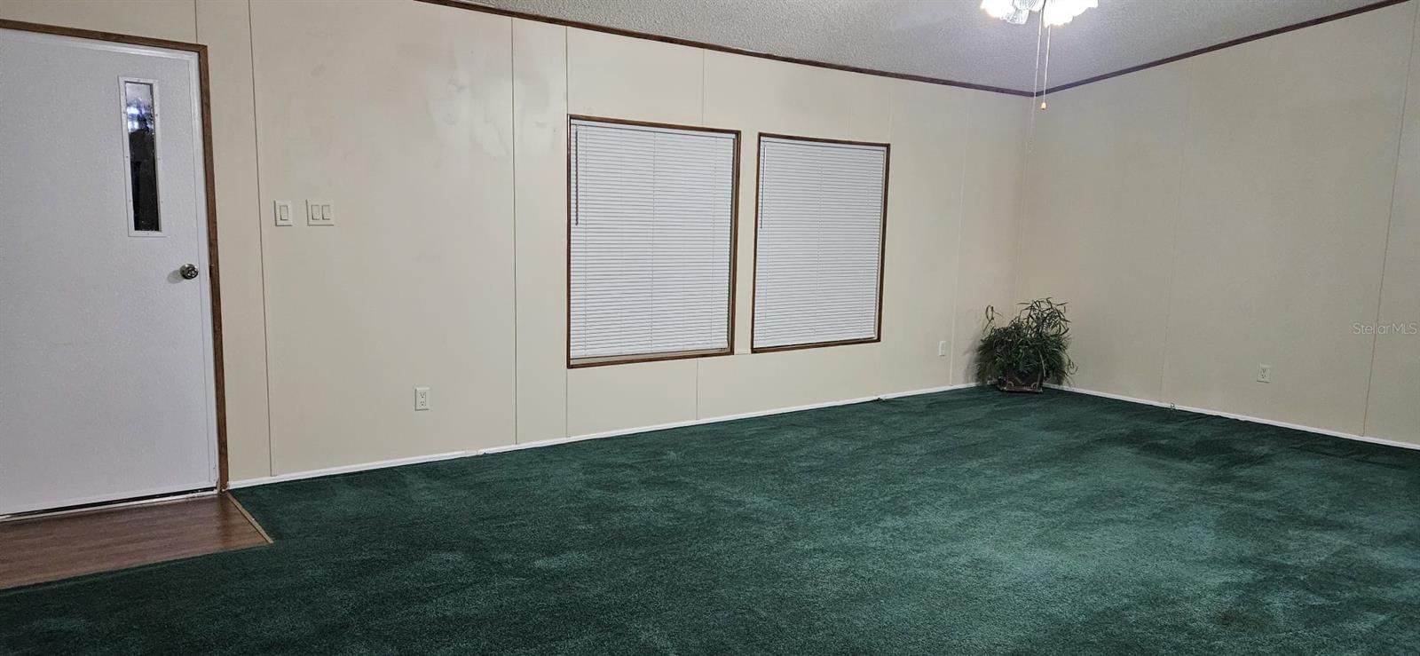 VILLAGE UNIT 03 LAKELAND - Residential Lease