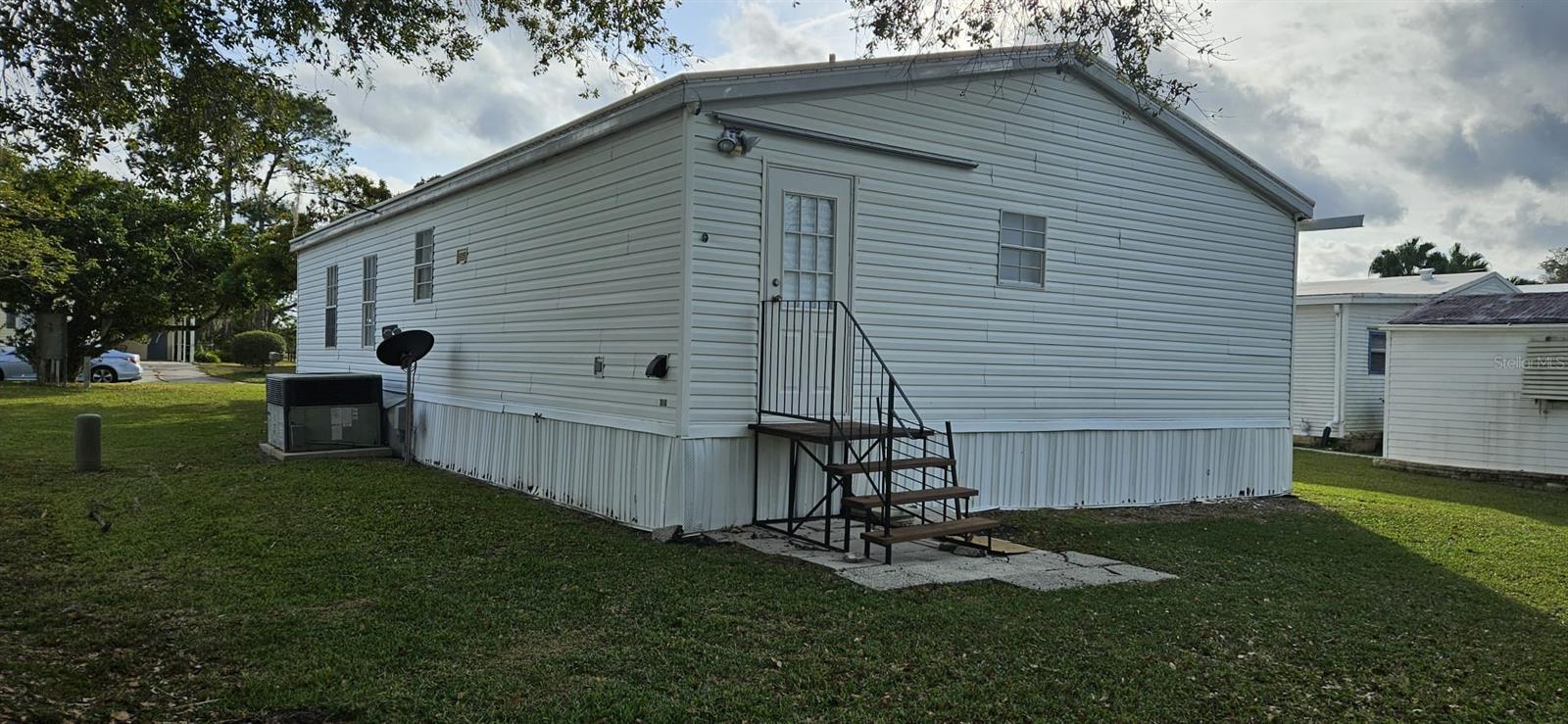 VILLAGE UNIT 03 LAKELAND - Residential Lease