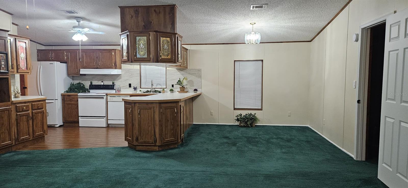 VILLAGE UNIT 03 LAKELAND - Residential Lease