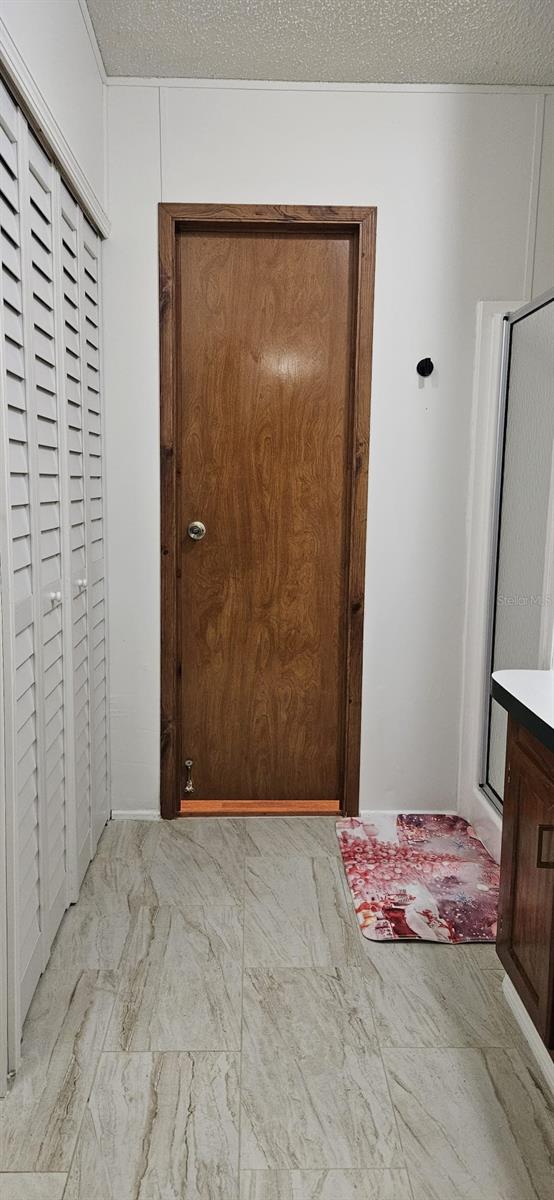 VILLAGE UNIT 03 LAKELAND - Residential Lease