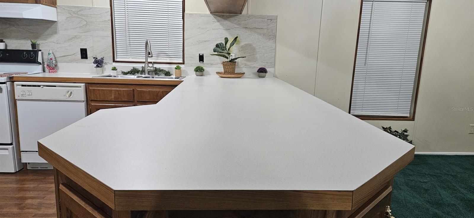 VILLAGE UNIT 03 LAKELAND - Residential Lease