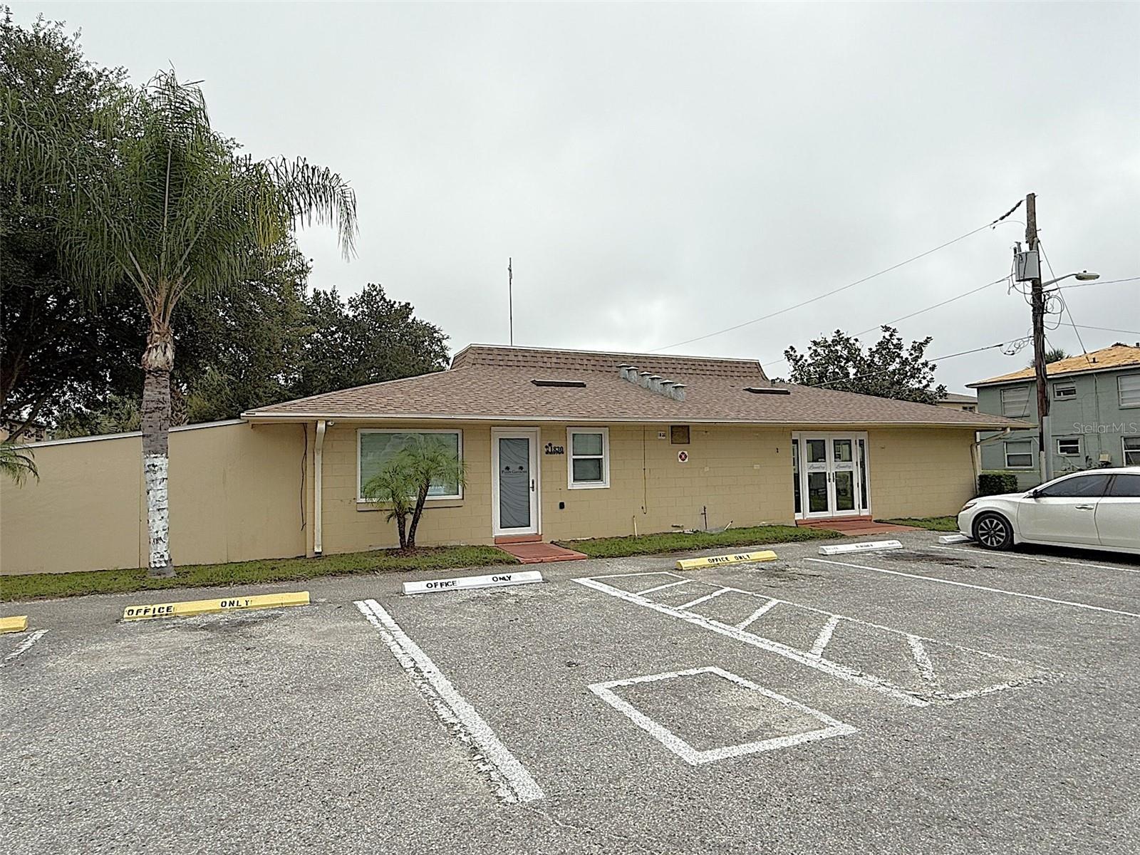 PALM GARDENS CONDO - Residential Lease