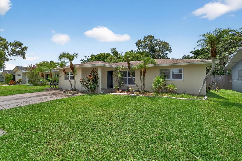Photo of 2186 Greenbriar Boulevard, Clearwater, FL 33763 (MLS # TB8412692)