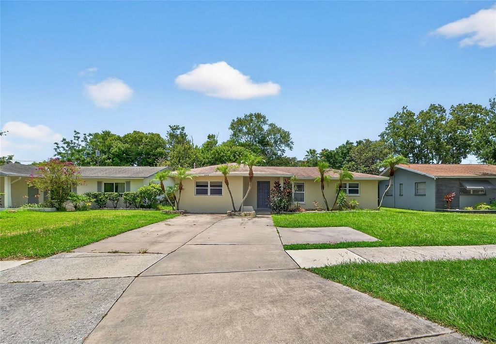 Photo of 2186 Greenbriar Boulevard, Clearwater, FL 33763 (MLS # TB8412692)