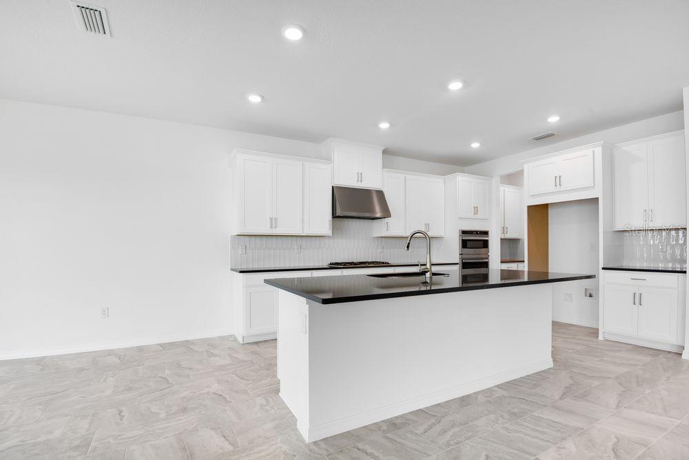 853 JUNONIA BOULEVARD