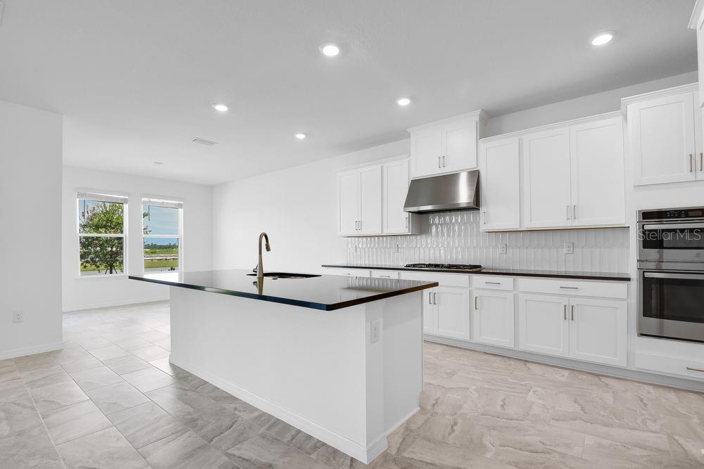 853 JUNONIA BOULEVARD