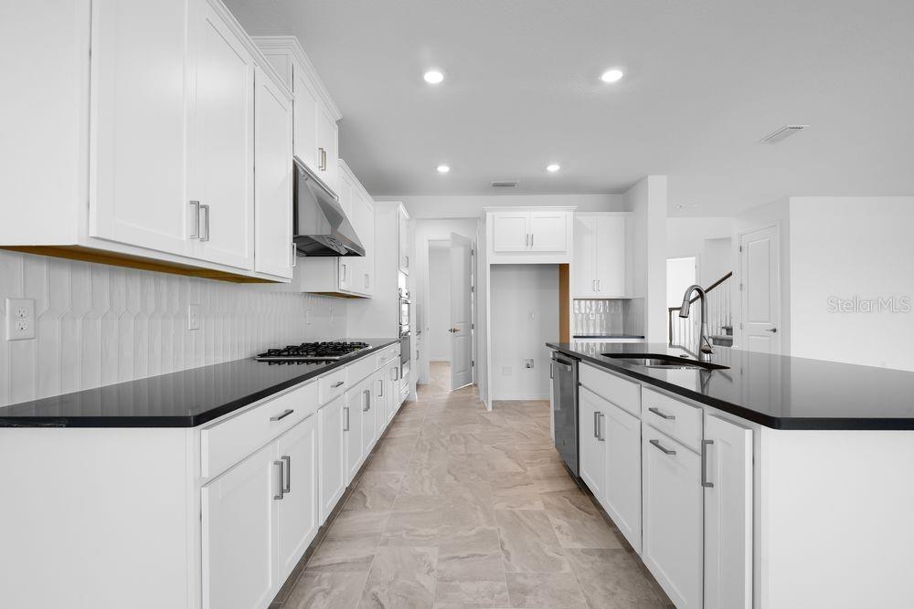 853 JUNONIA BOULEVARD