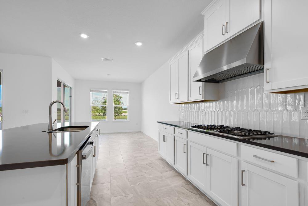 853 JUNONIA BOULEVARD