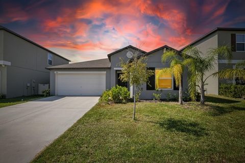Photo of 1748 Red Loop, Lakeland, FL 33801 (MLS # TB8440325)