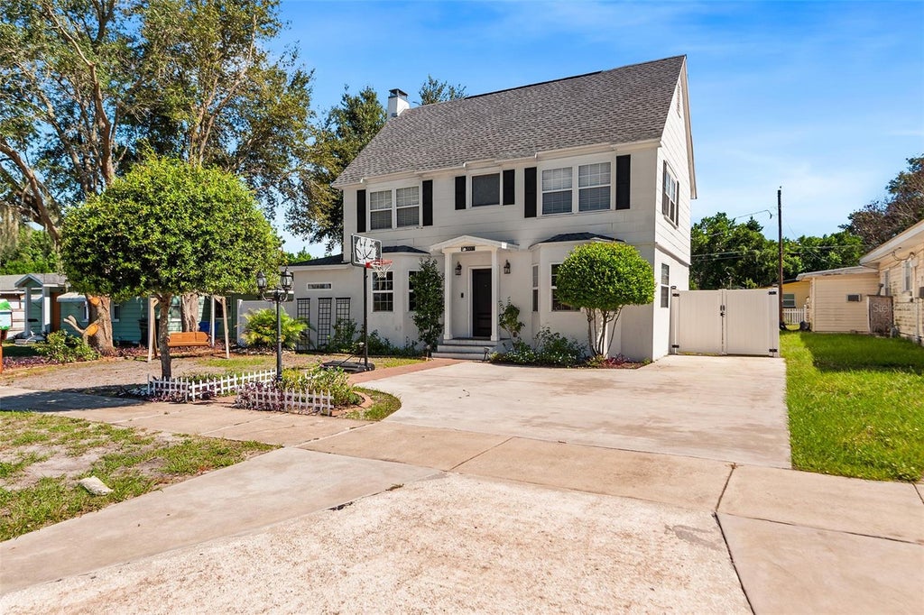 Photo of 807 Interlachen Parkway, Lakeland, FL 33801 (MLS # L4965861)