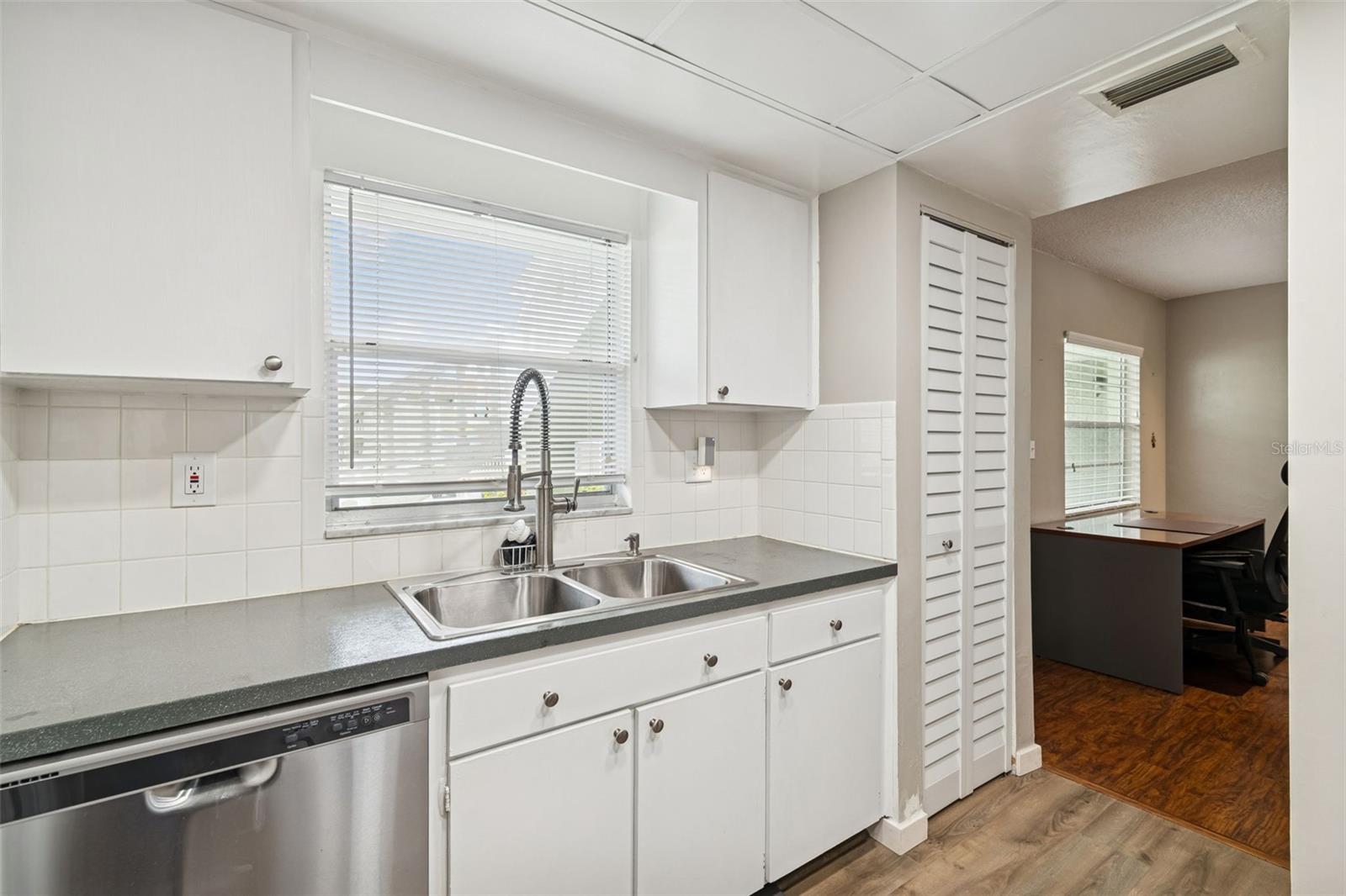 GREEN DOLPHIN PARK CONDO - Residential