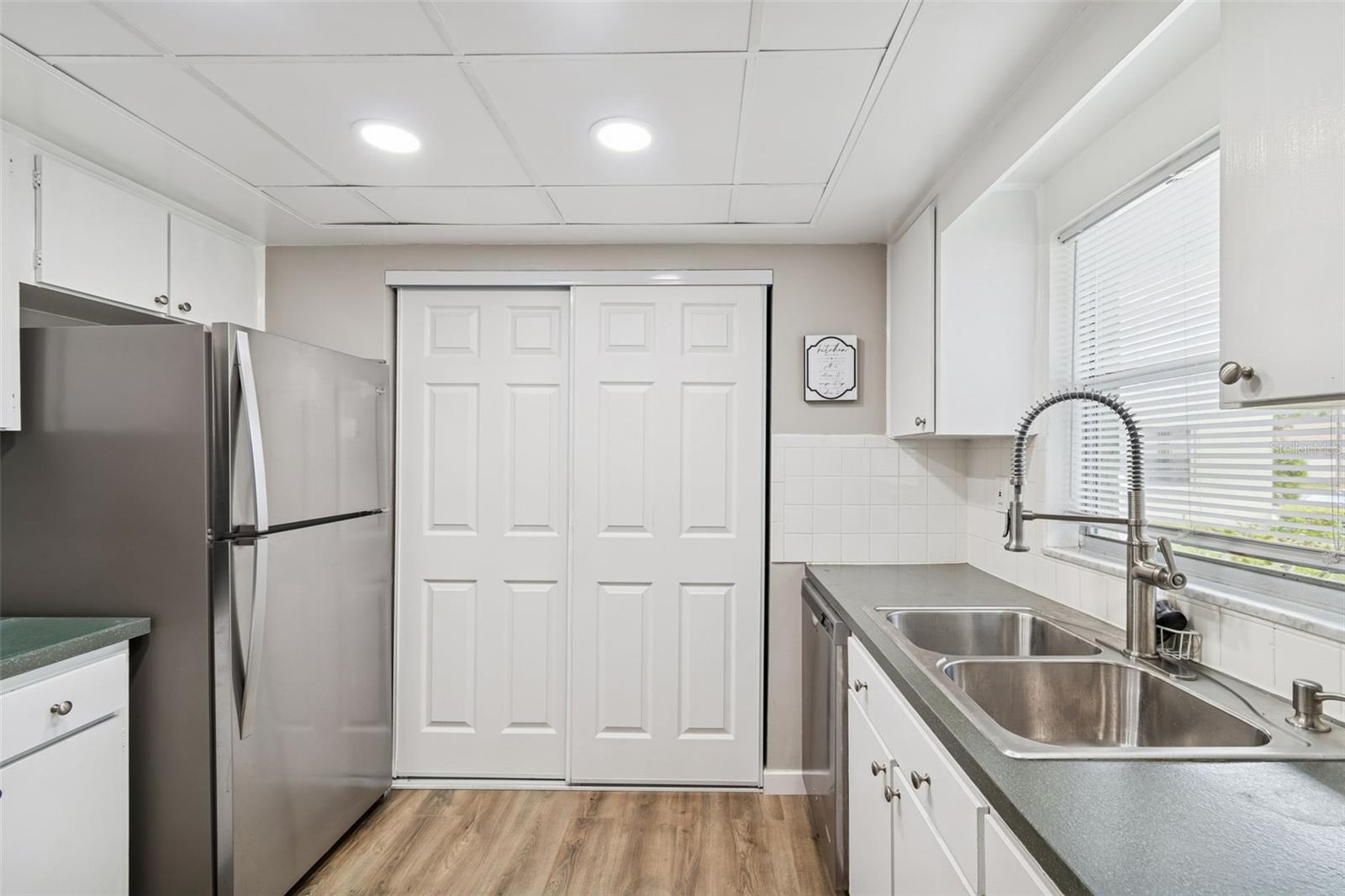 GREEN DOLPHIN PARK CONDO - Residential