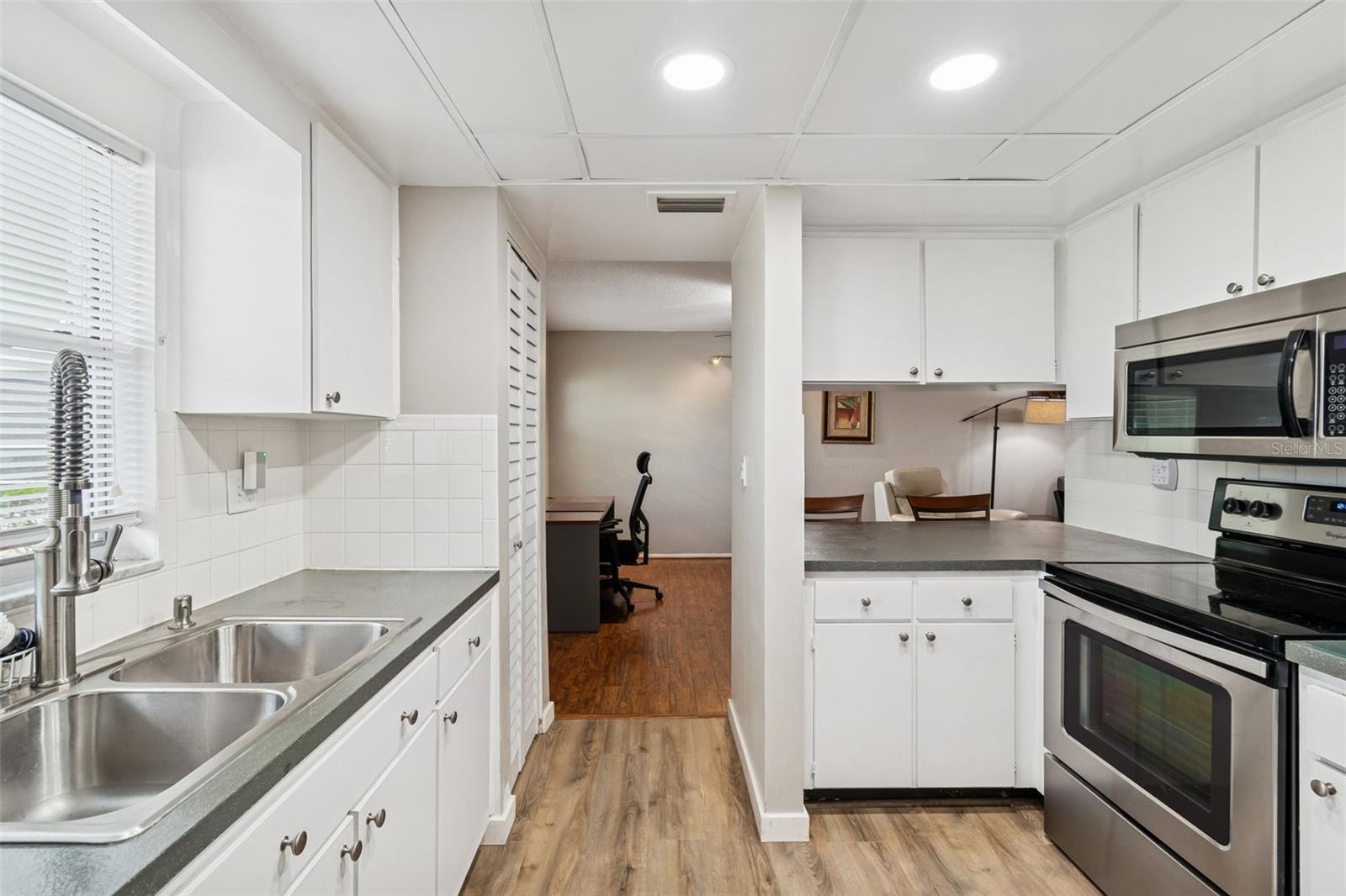 GREEN DOLPHIN PARK CONDO - Residential