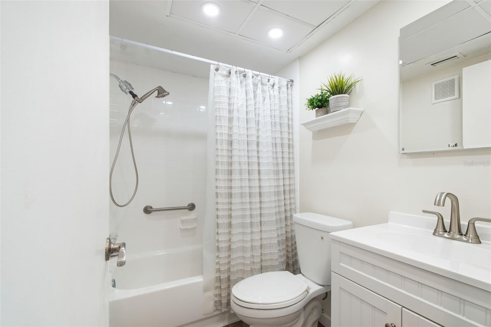 GREEN DOLPHIN PARK CONDO - Residential