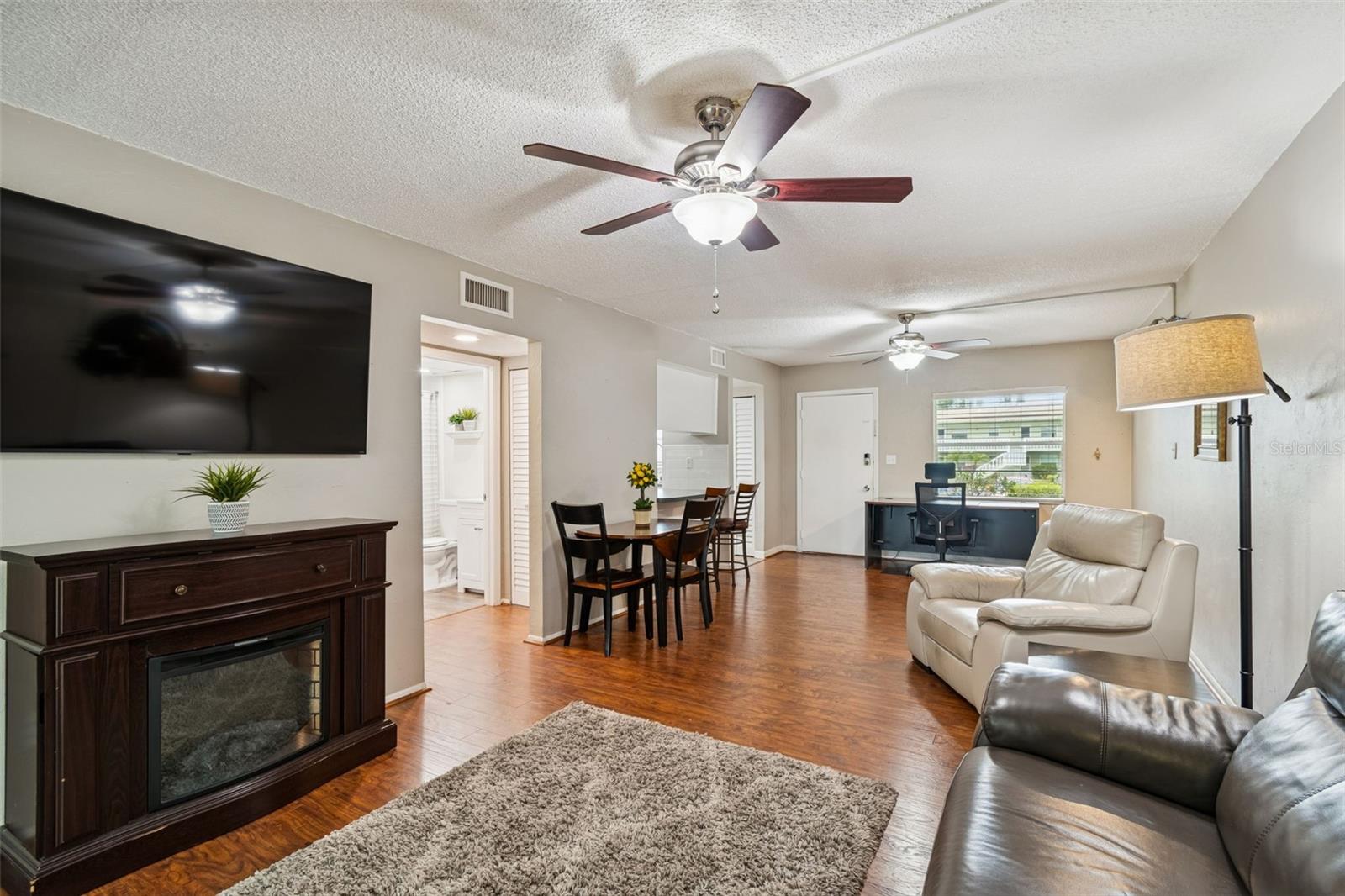 GREEN DOLPHIN PARK CONDO - Residential