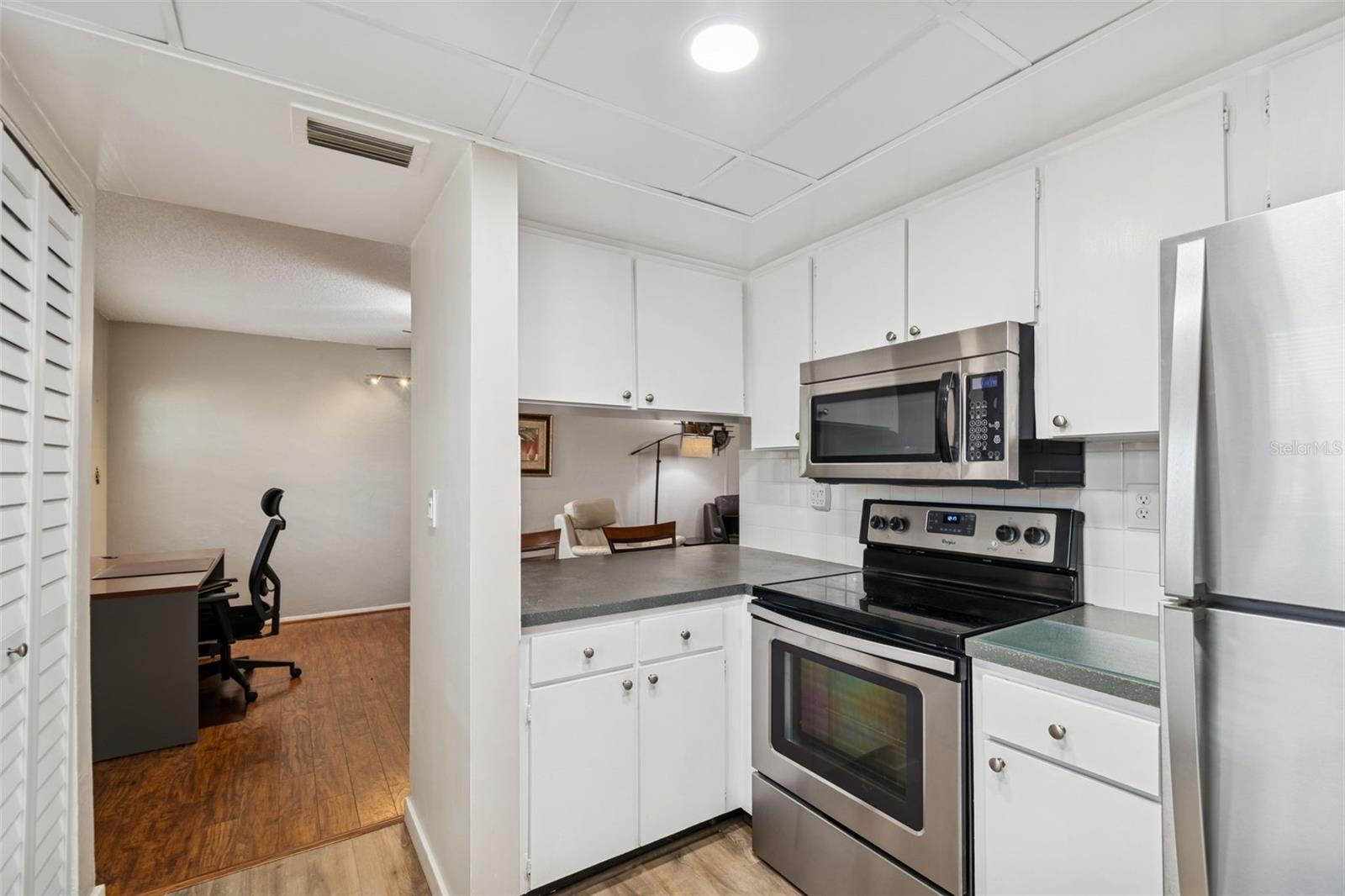 GREEN DOLPHIN PARK CONDO - Residential