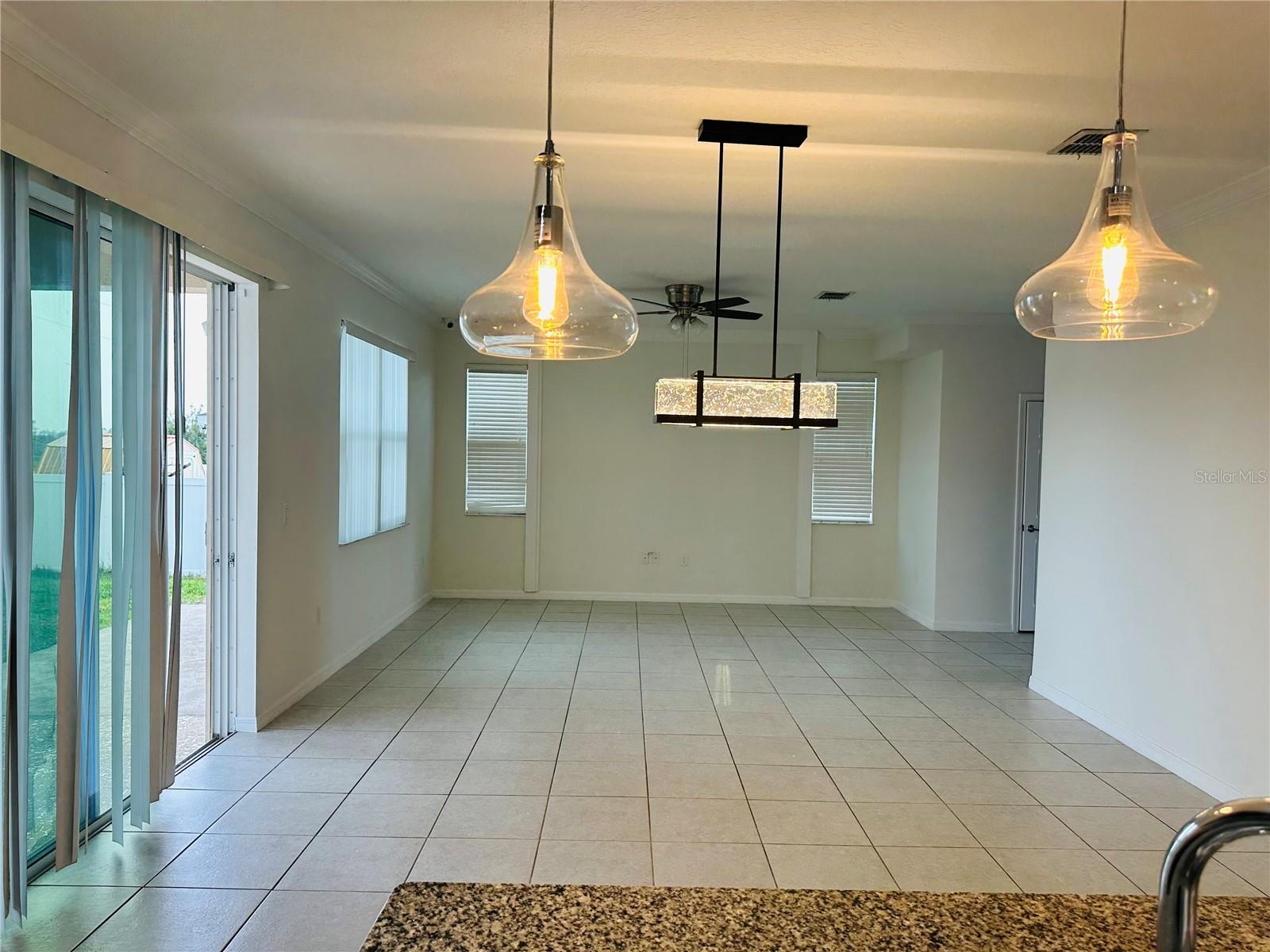 CARLISLE GRAND PH 2 - Residential Lease