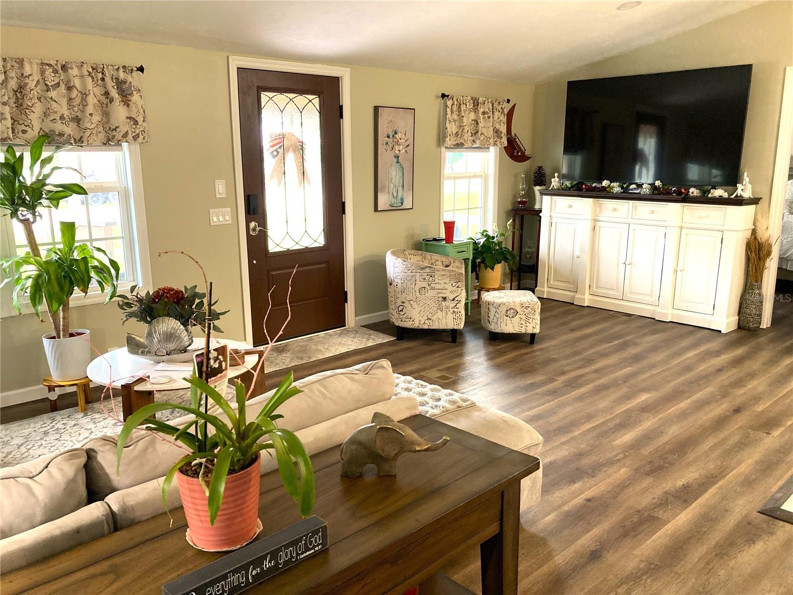 10TH FAIRWAY VILLA - Residential