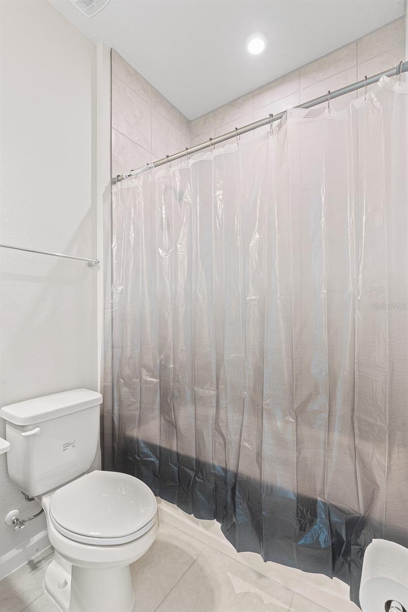 CREEKSIDE AT BOGGY CREEK - Residential Lease