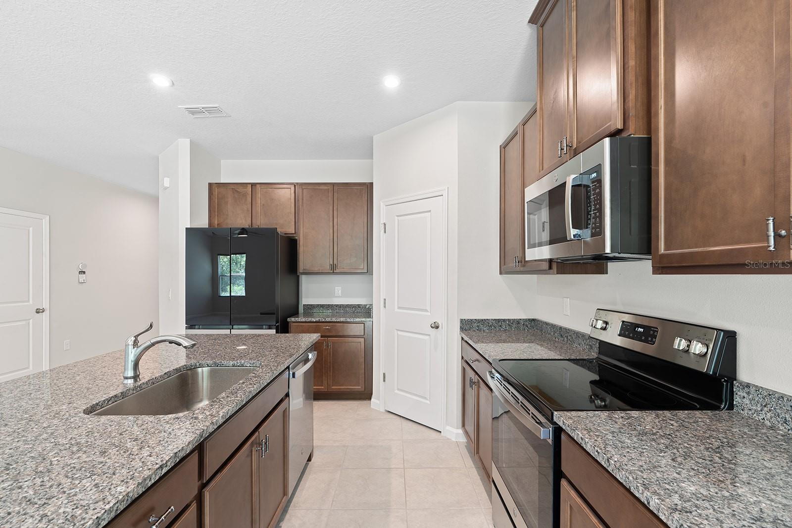 CREEKSIDE AT BOGGY CREEK - Residential Lease