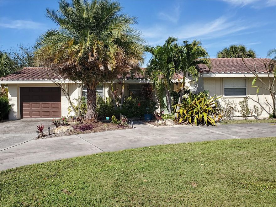 Beautiful Pool Home centrally located in Sarasota. Vacation Rental. Three bedroom, 2 bath with 1 car attached garage. Nicely appointed and Turnkey Furnished. Open floor plan with tile floors throughout. Granite in kitchen, stainless appliances, updated baths and washer/dryer. Private caged pool area to enjoy the Florida weather. Pool can be heated for year round enjoyment. All the toys you will need to make your stay enjoyable; bicycles, kayaks, paddle board and beach chairs. Gulf Gate area is easy access to Siesta Key Beach, shopping and restaurants. Seasonal Rate $4200 and Off Season available for $3000 mo. Monthly Minimum. Small pet allowed with owner's approval. (Tenant pays for all utilities). Available Dec & January. Already leased Feb-April 2026  Available January 2025 for one month seasonal rental rate.