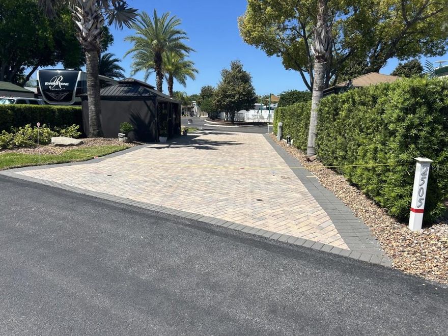 Deeded RV lot in Premiere RV resort in Clermont, Florida close to Disney and both east and west coast beaches.