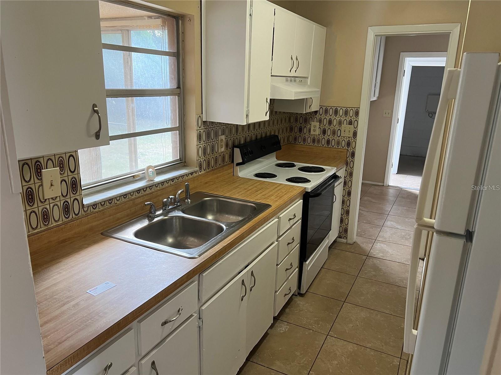 SEVEN SPGS HOMES - Residential Lease