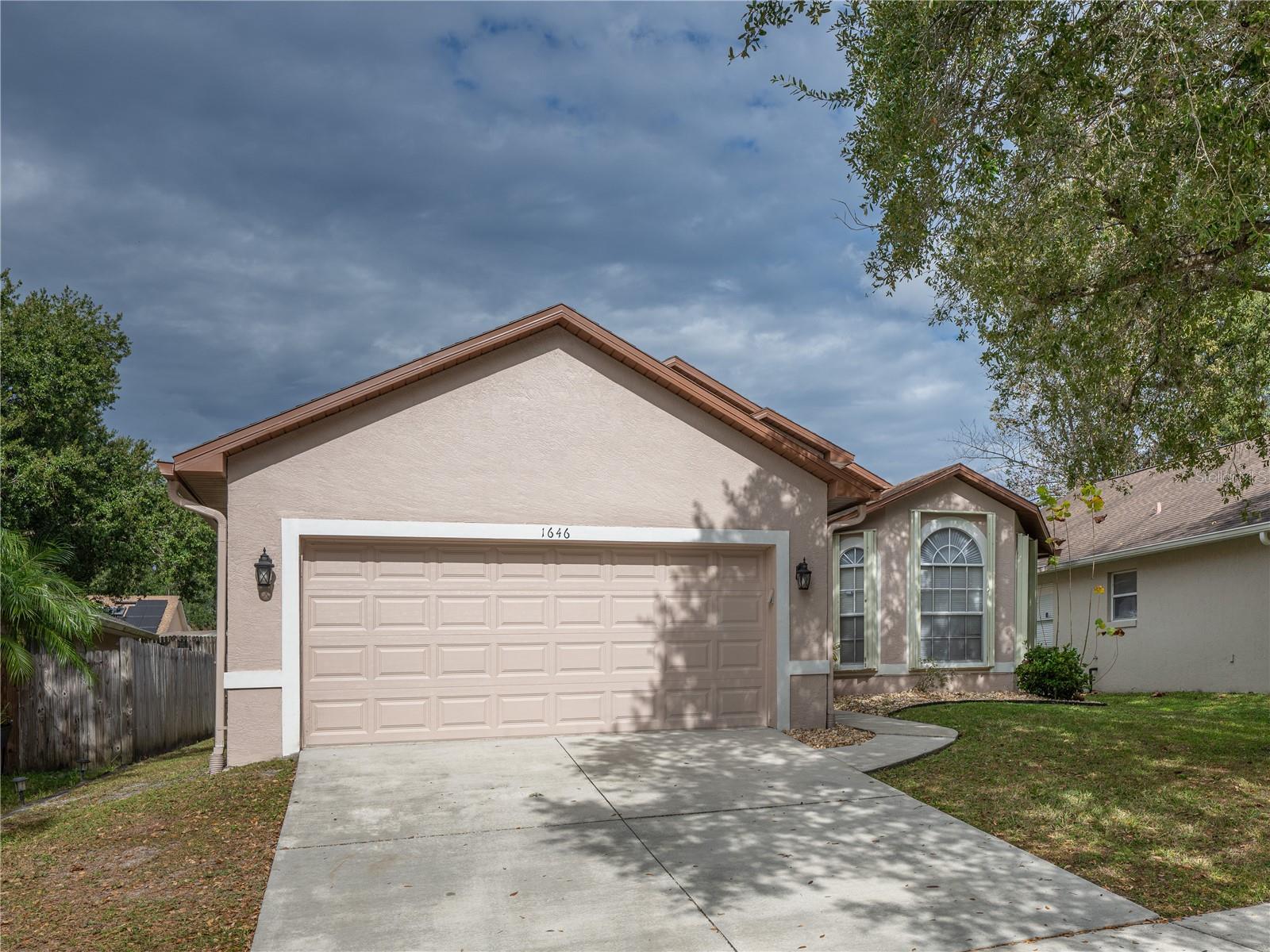 Casas a venda 2 - Jen Dantas 1646 RIVEREDGE ROAD