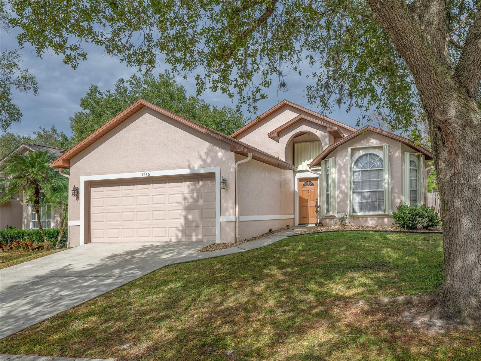 Casas a venda 3 - Jen Dantas 1646 RIVEREDGE ROAD