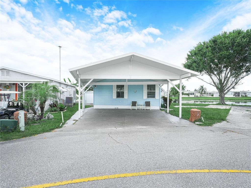Photo of 17 Red Quill Circle, Lake Wales, FL 33898 (MLS # K4903003)