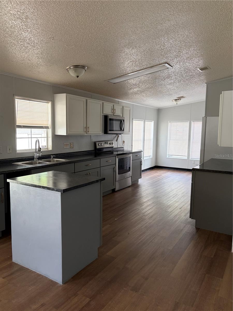 MONTVERDE HILLS - Residential Lease