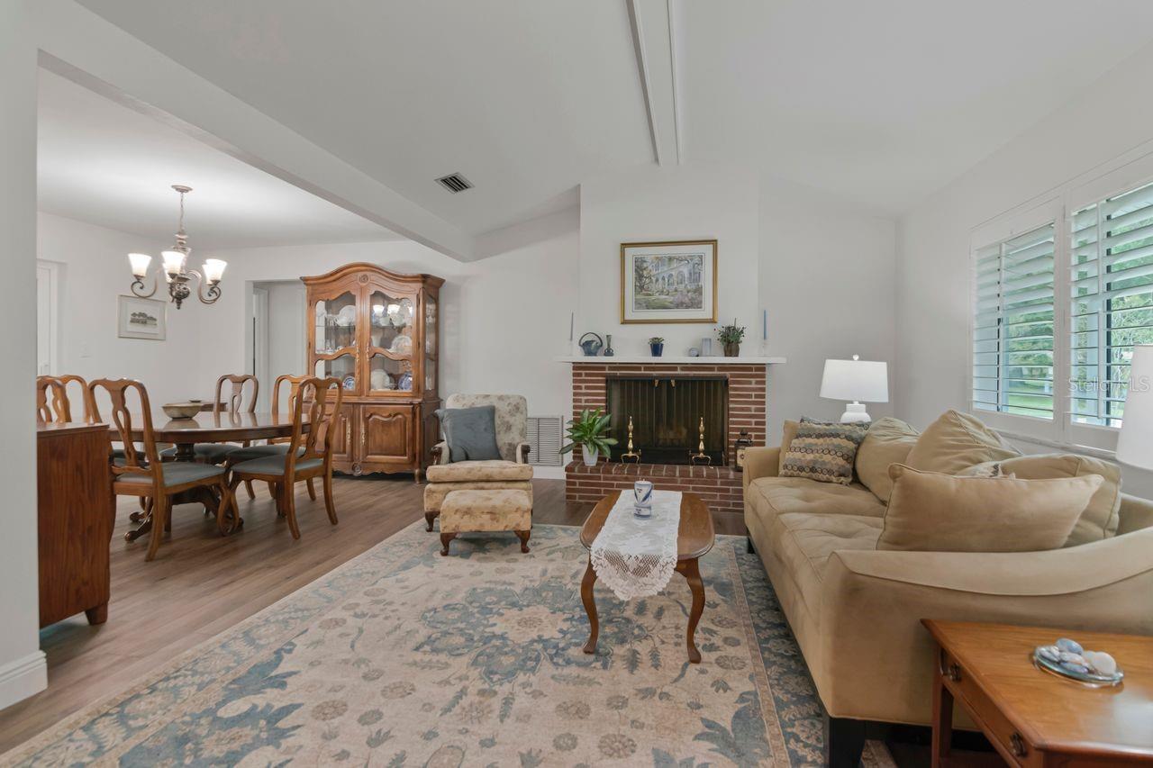 1113 GLENMOOR COURT