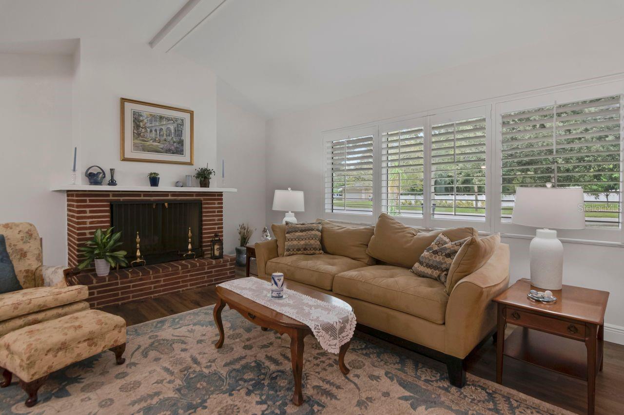 1113 GLENMOOR COURT