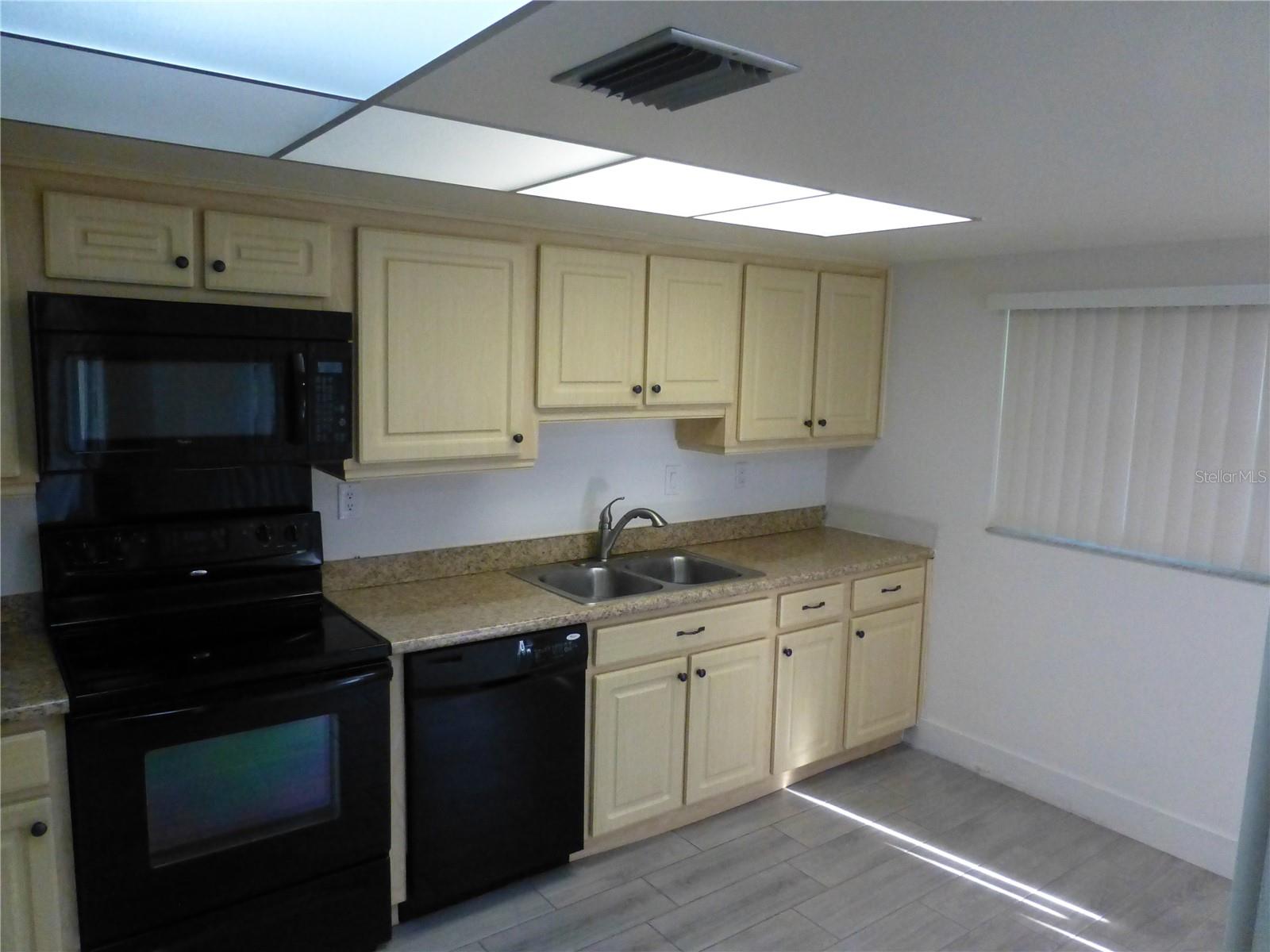 EAST LAKE WOODLANDS CLUSTER HOMES - Residential Lease