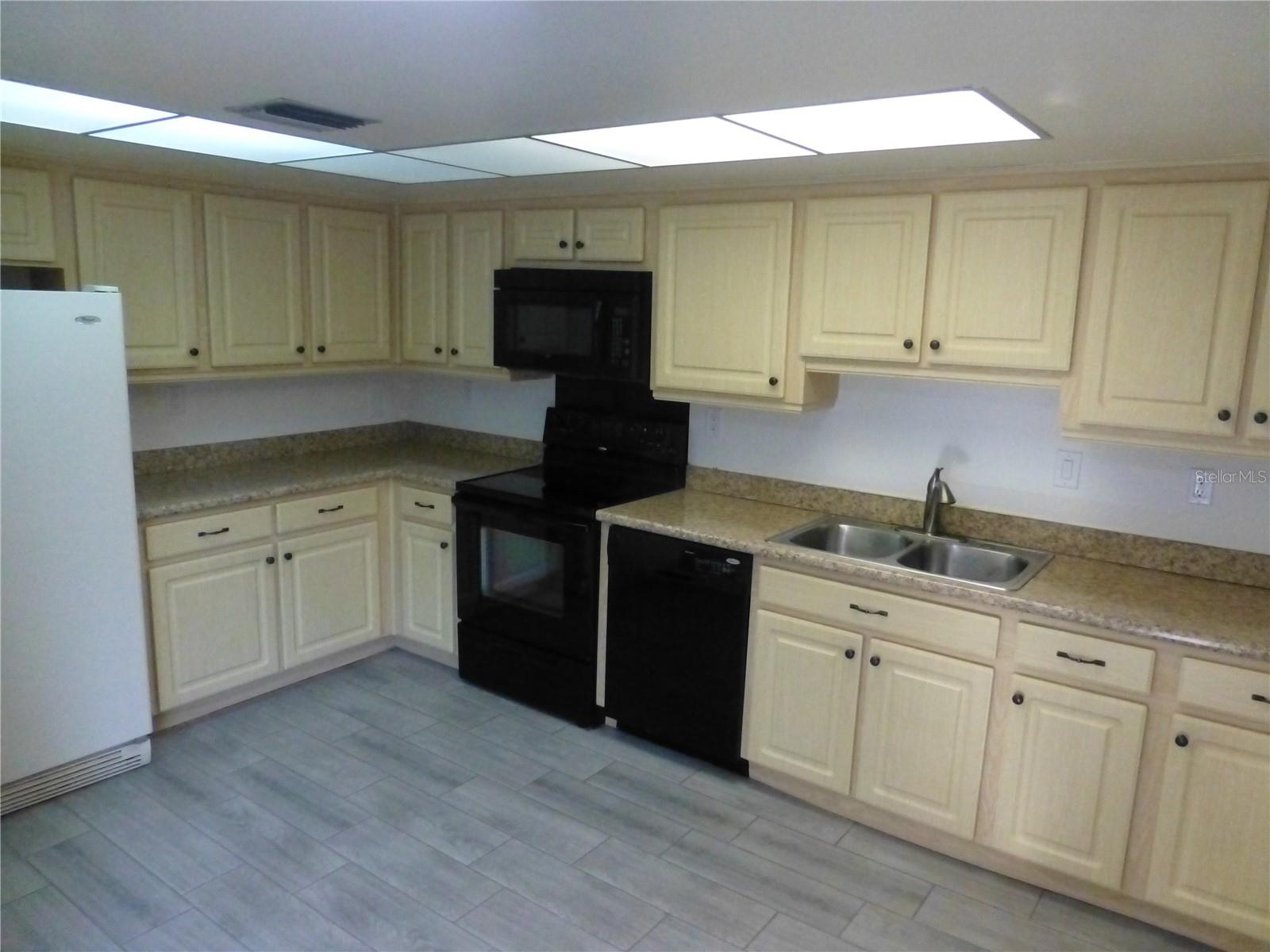 EAST LAKE WOODLANDS CLUSTER HOMES - Residential Lease