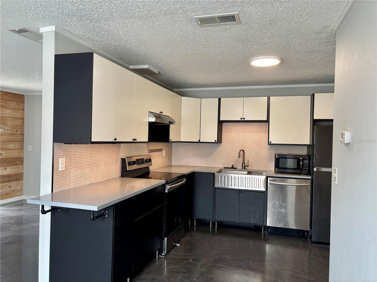 NORTH VAMO SUB 2 - Residential Lease