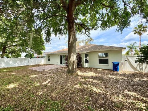 A home in WINTER HAVEN